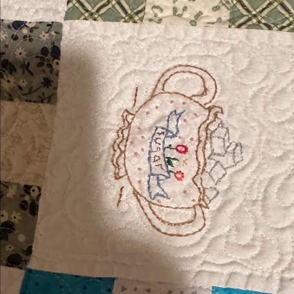 Beautiful all handmade large lap quilt. - Picture 5 of 10